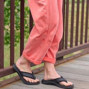 ABEO Black Women's Leather Maddie Flip-Flops